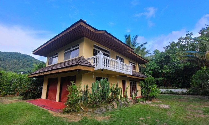 Fare House | Te Hana – Just 100 meters from the beach