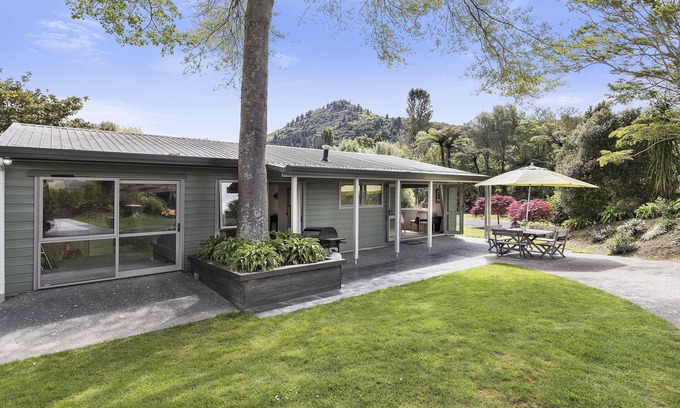 Lake Tarawera Cottage | Te Miro Cottage - Lake Tarawera Cottage