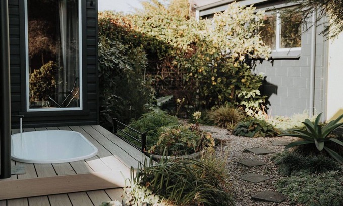 Bicheno House | Tea Tree on Tasman - Central, Serene & Garden-Filled