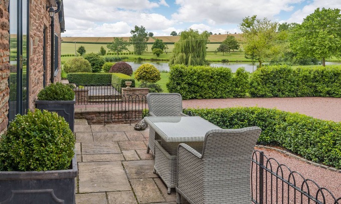 Redbrook Cottage | TEAL BARN ANNEXE, pet friendly, with a garden in St Weonards
