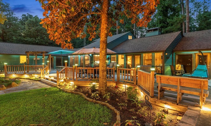 Holly Lake Ranch House | Teal Paradise – 5BR Private Pool Retreat
