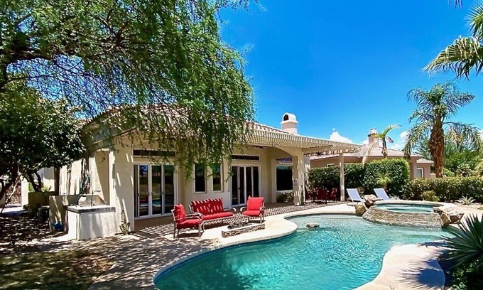 Rancho Mirage Villa | Tee Time | 2BR + Den with Private Pool, Spa & Stunning Views – a Greenday property!