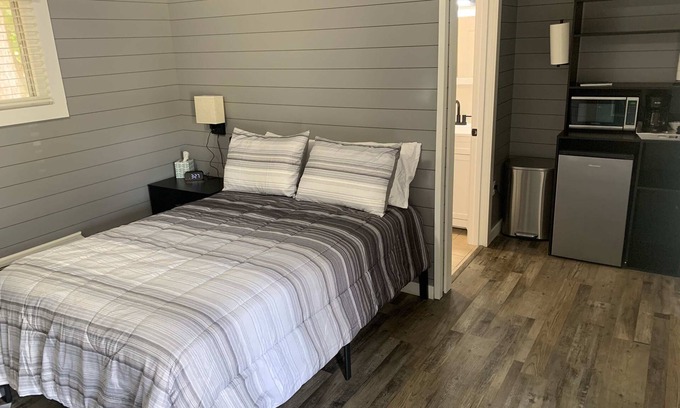 Roscommon Apartment | TeePee Room 5- Newly Renovated