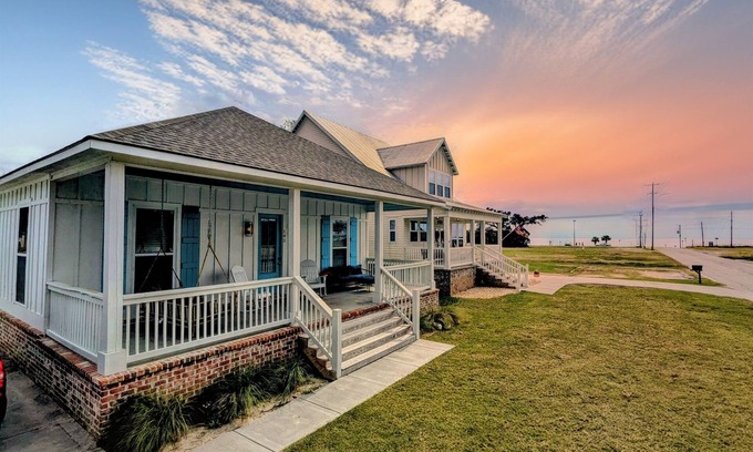 Mississippi City House | *Tegarden Cottage at Gulfport Beach* Walk/Beach