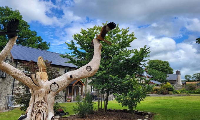Abercych Cottage | TEIFI COTTAGE, pet friendly, luxury holiday cottage in Cenarth