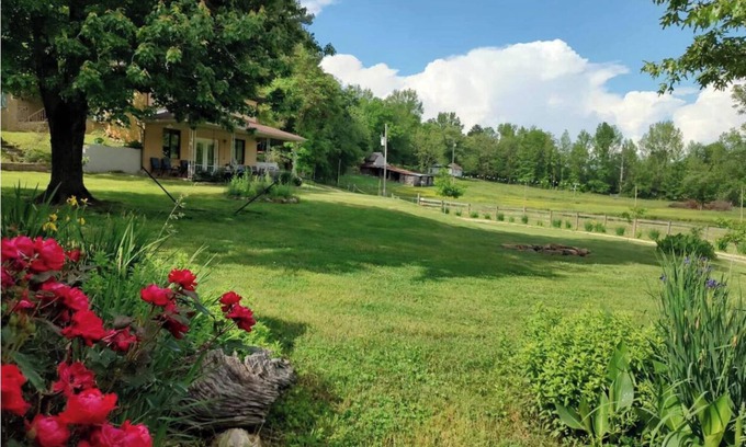 Lutts House | Tennessee 50-Acre Getaway
