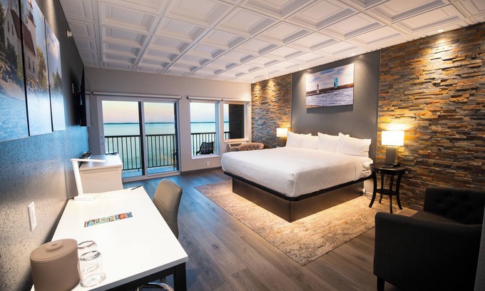 Escanaba Hotel | Terrace Bay Hotel