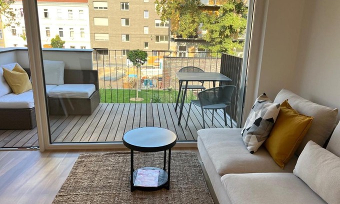 Hernals Apartment | Terrace Flair