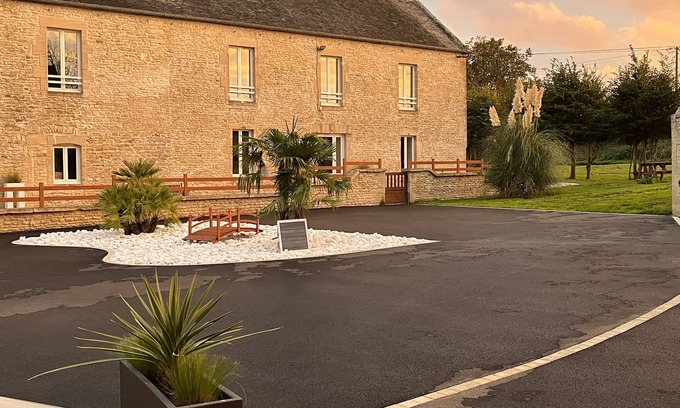 Tracy-sur-Mer Apartment | Terrace gîte 1.5 km from the D-Day landing beaches