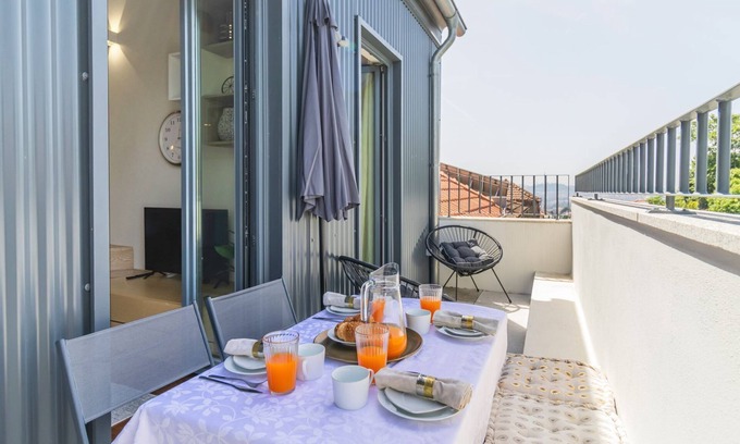 Centro / Baixa Apartment | Terrace Pool Apartment Oporto by LovelyStay