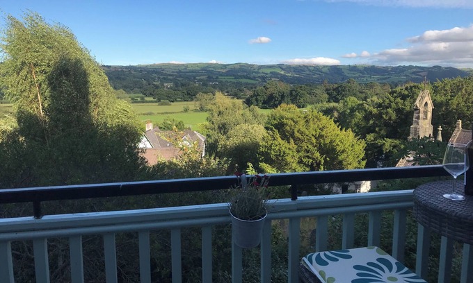Trefriw Cottage | TERRACE VIEW, family friendly in Llanrwst
