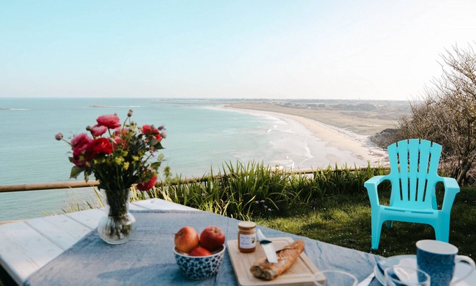 Plouguerneau Apartment | Terrace with sea view for 2 people in Plouguerneau