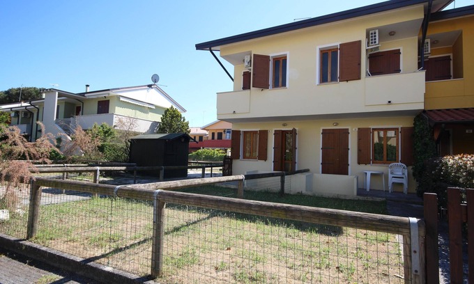 Rosolina Mare Villa | Terraced house with private garden