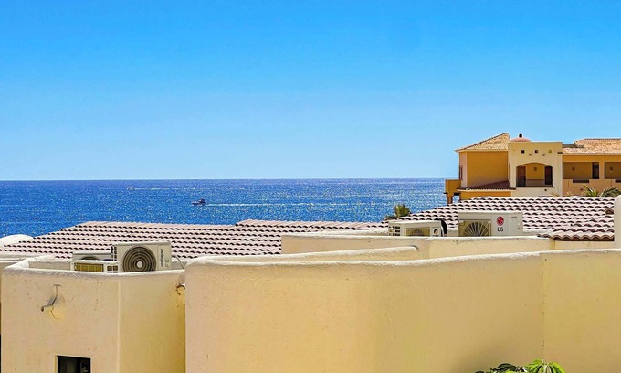 Centro Condo | Terrasol Romantic Escape, Gym, BBQ, & Ocean Views