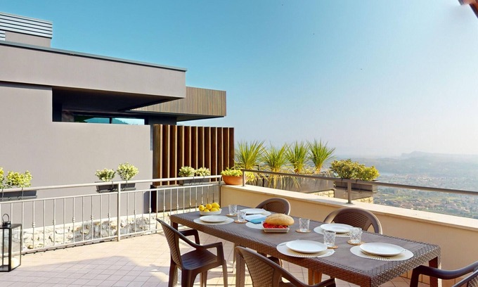 Villanuova sul Clisi Apartment | Terrazza sul Golfo by Bookinggardalake
