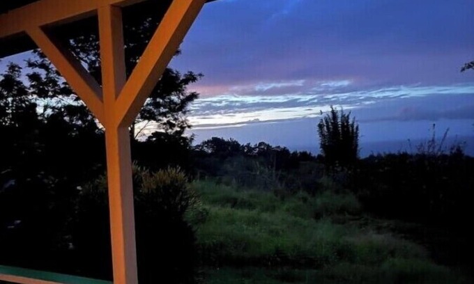 Honokaa Cottage | Terrific cottage with WiFi in Honokaa AKA"Upper House"