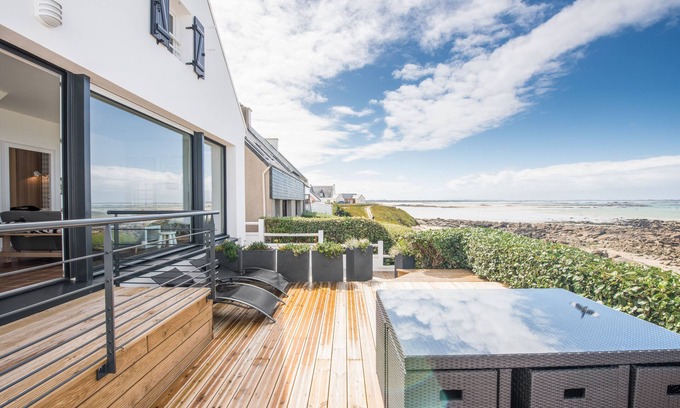 Plouescat House | Tête-à-tête with the deep blue sea, direct access to the beach from the terrace ❤️