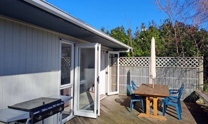 Wharewaka House | Teti Bach - Short stroll to Lakes edge