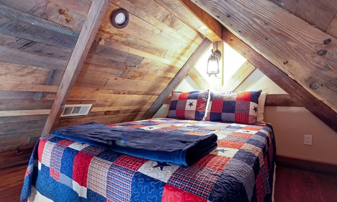 Quinlan Cabin | Texan Cabin - Hill Country Inspired Cabin