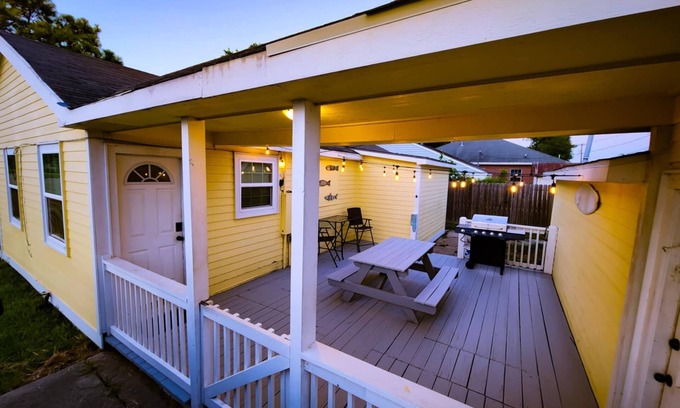 Texas City House | Texas City Salty home~ king bed- outdoor patio near Galveston, Kemah, fishing