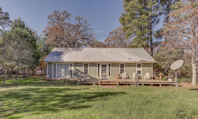 Smithville Cottage | Texas Retreat w/Deck, Near Fishing & State Park!