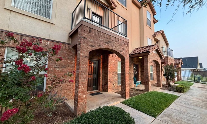 North Overton Condo | Texas Tech Condo - Prime Location - Walk to Campus, Broadway and Downtown