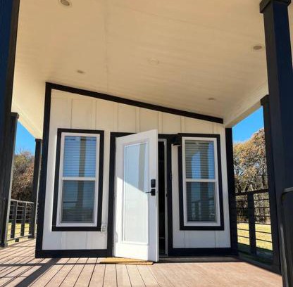 Gordonville House | Texoma Getaway - Tiny House on a Pharm