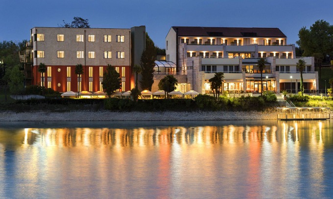 Lovadina Hotel | Thai Si