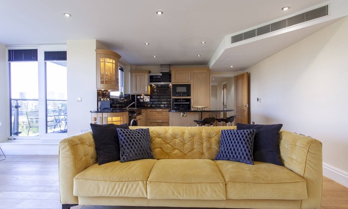 Sands End Apartment | Thames Point, Imperial Wharf