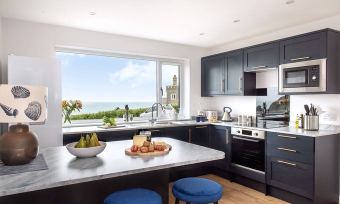Portwrinkle House | Thanckes Lodge - 3 Bedroom, 6 Sleeper Bungalow