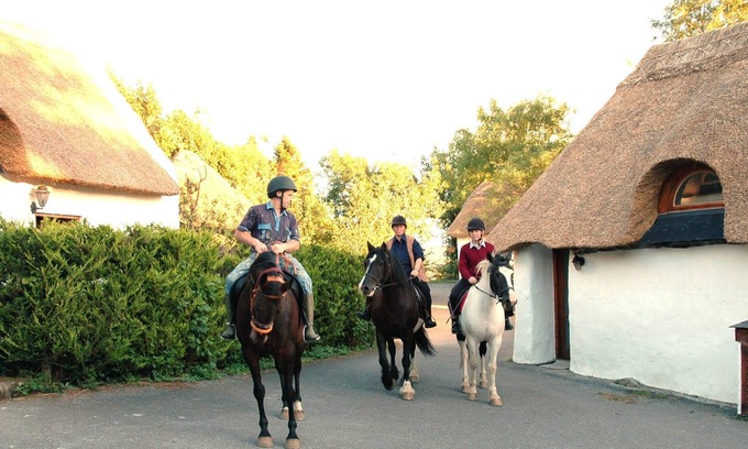 Shiplake House | Thatched 4 person cottage