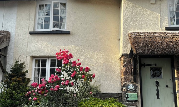 South Molton Cottage | Thatched chocolate box 500year old cottage on the fringe of Exmoor National Park
