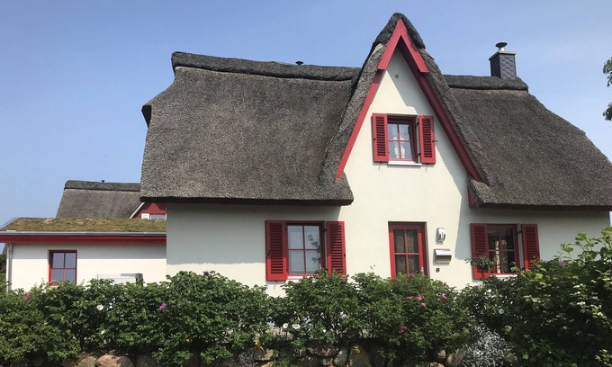Rosenhagen House | Thatched house 400m v beach, beach chair, WiFi, 2 bicycles, insect repellent, fireplace