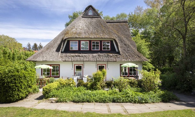 Manhagen House | Thatched roof house with proximity to the Baltic Sea, outdoor sauna, playground & large garden