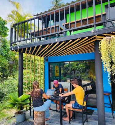 Thong Sala Hostel | The 10 club hostel