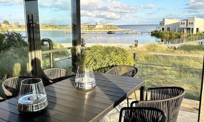 Ouddorp House | The 4 person Villa Super VIP features a luxurious and comfortably furnished interior, terrace with view over the water, also perfect for families with children.
