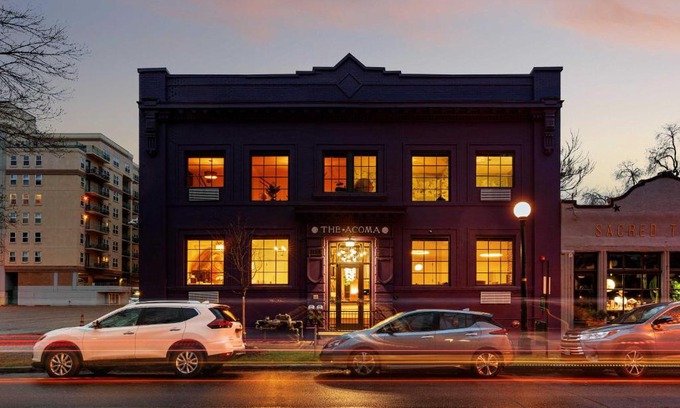 Golden Triangle Apartment | The Acoma House