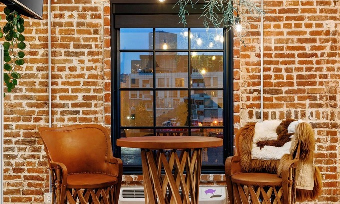 Golden Triangle Apartment | The Acoma House
