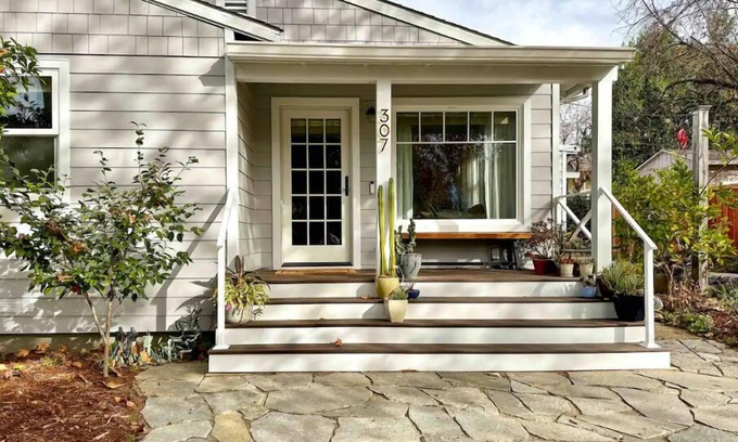 Folsom House | The Alley House - Historic District Garden Bungalow