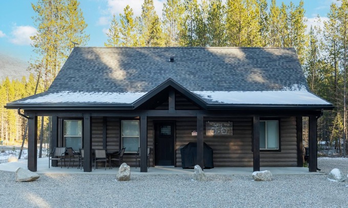 Valemount House | The Alpine Cabin Rental