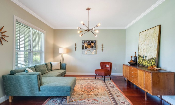 Hope Gardens Apartment | The Alwin - Hot Tub & Amazing Nearby Restaurants
