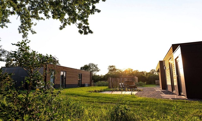 Lattrop House | The Amalia is a 4-person holiday home featuring a cozy, homely living room with an open kitchen, 2 bedrooms, a spacious outdoor area, and a hot tub.