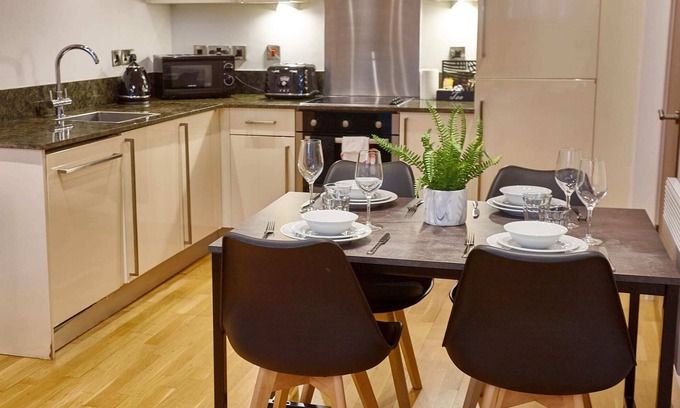 Manchester Apartment | The Amber Suite Summa