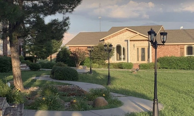 Ardmore House | THE AMERICAN DREAM “Where to Stay When Away”