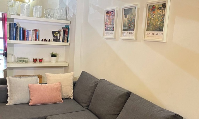 Rione XIV Borgo Apartment | The Ancient Wall | Borgo Pio | San Pietro
