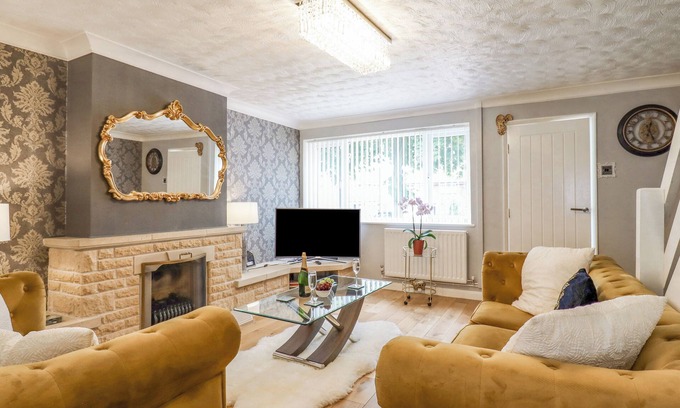 Bletchley Cottage | THE ANGEL'S REST, family friendly, with a garden in Bletchley