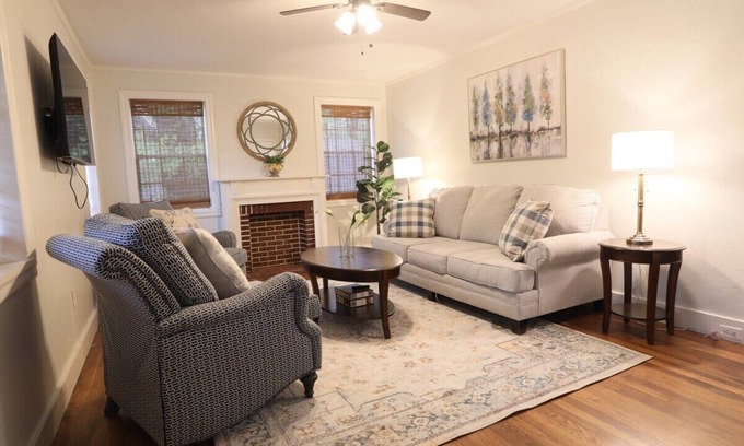 Oxford House | The Ann, 2BR Oxford Stay by Velvet Ditch Villas