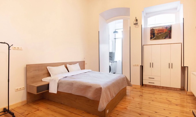 Sololaki Apartment | The apartment is located a 5-minute walk from Freedom Square.