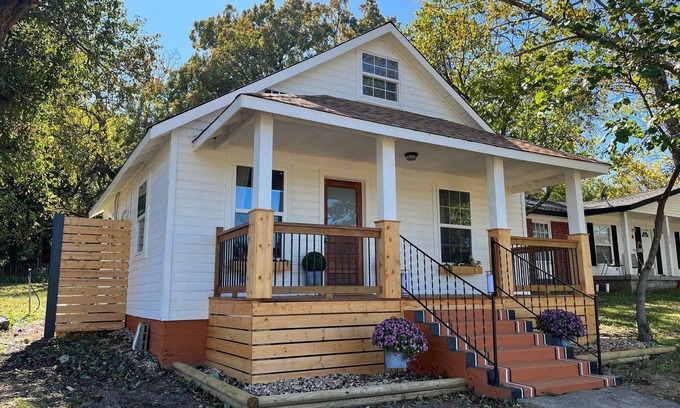 Mammoth Spring House | The Archer House - 1 Block from Spring River. 2 Bedrooms + Loft Bedroom!