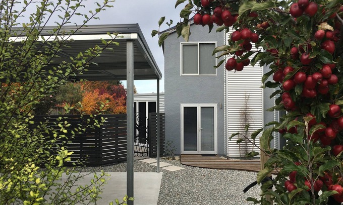 Wanaka House | The Art House, Wanaka - Contemporary holiday house